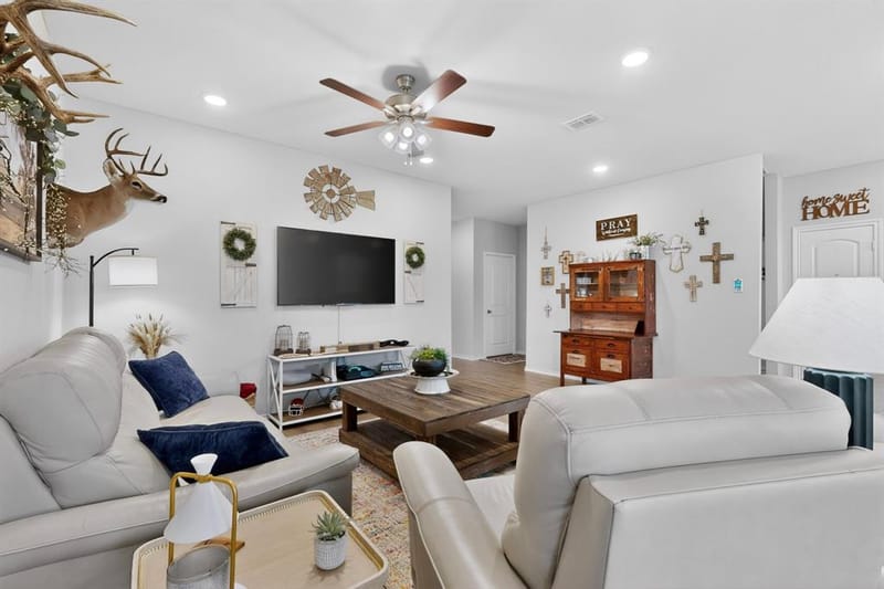 645 Pawprint Hollow, Godley TX 76044 - Photo 8