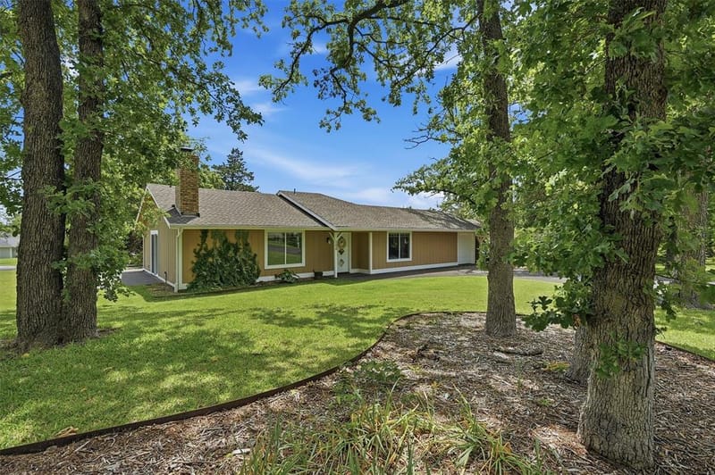 100 Cayuga Cove, Lake Kiowa TX 76240 - Photo 3