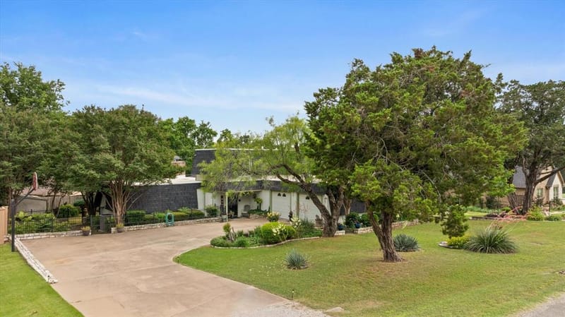 5007 Comanche Drive, Granbury TX 76049 - Photo 2