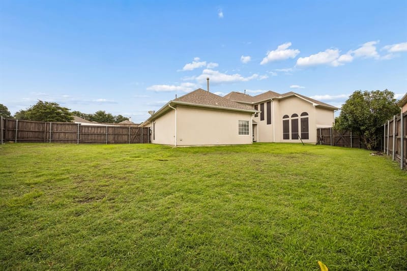 9705 Valley Lake Court, Irving TX 75063 - Photo 28