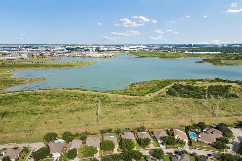 9705 Valley Lake Court, Irving TX 75063 - Photo 34