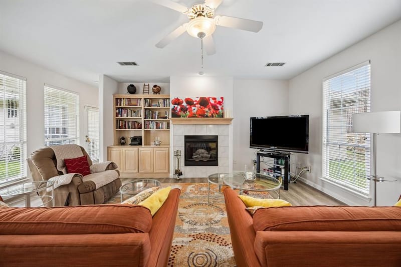 9705 Valley Lake Court, Irving TX 75063 - Photo 15