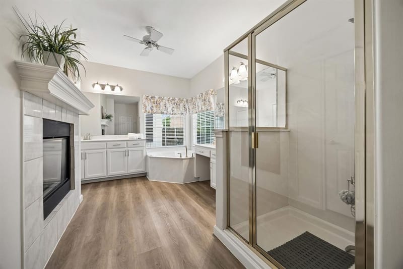 9705 Valley Lake Court, Irving TX 75063 - Photo 19