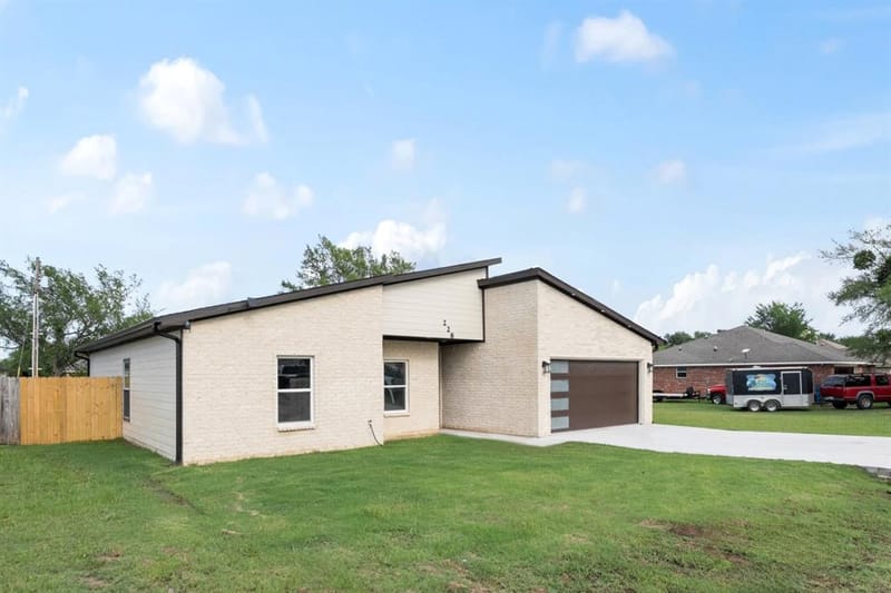 228 E Windjammer Road, Gun Barrel City TX 75156 - Photo 17