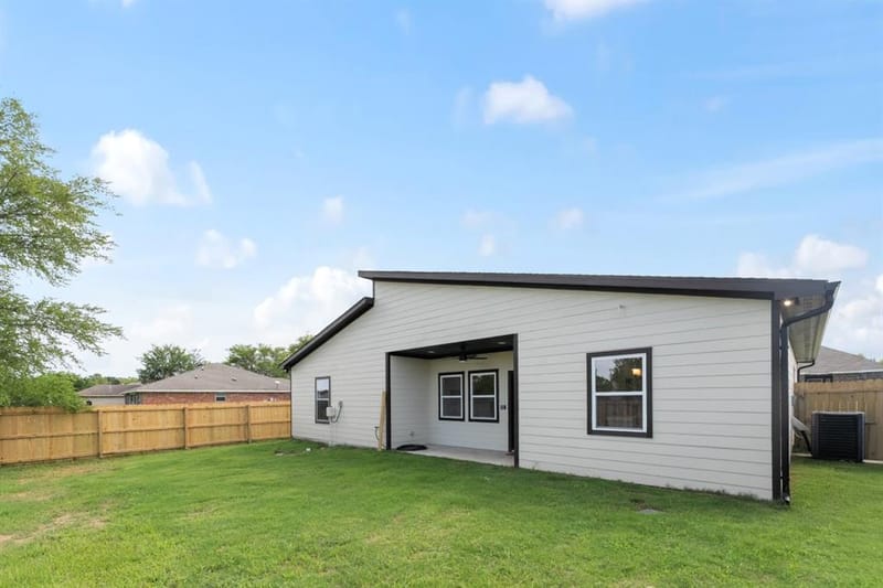 228 E Windjammer Road, Gun Barrel City TX 75156 - Photo 16