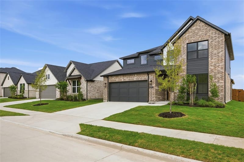 4620 Commack Drive, Fort Worth TX 76135 - Photo 2