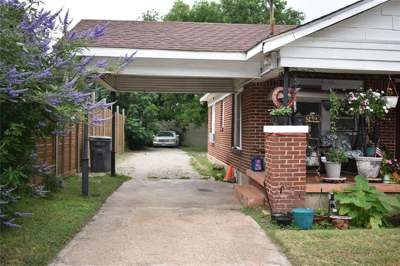 811 Buckalew Street, Dallas TX 75208 - Photo 2