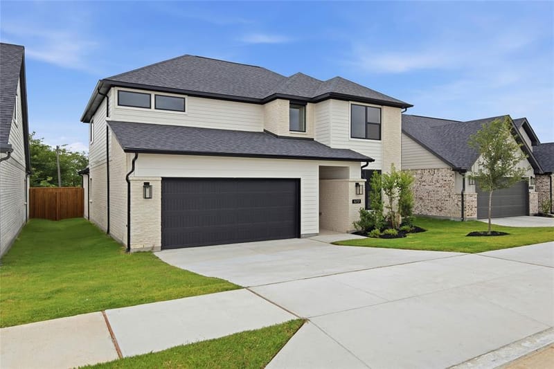 6717 Serenity Drive, Fort Worth TX 76135 - Photo 2