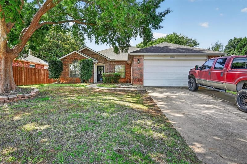 3208 Cliff Oaks Drive, Corinth TX 76210 - Photo 2