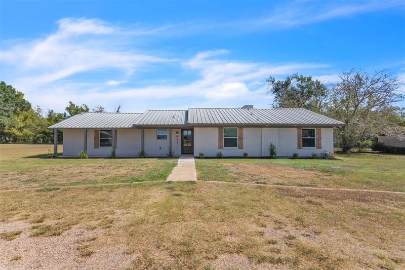 110 Twin Circle, Wortham TX 76693 - Photo 2