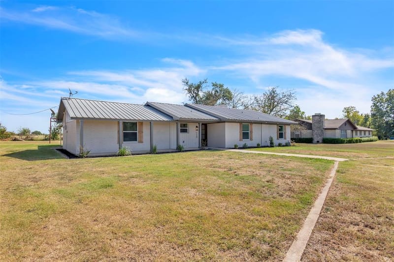 110 Twin Circle, Wortham TX 76693 - Photo 8