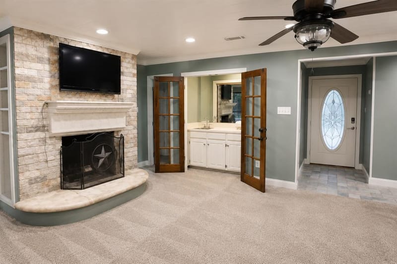 3302 Westgrove Drive, Arlington TX 76001 - Photo 9