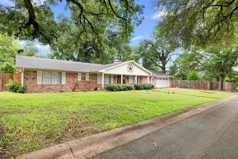 725 W BLAIR ST, Mineola TX 75773 - Photo 3