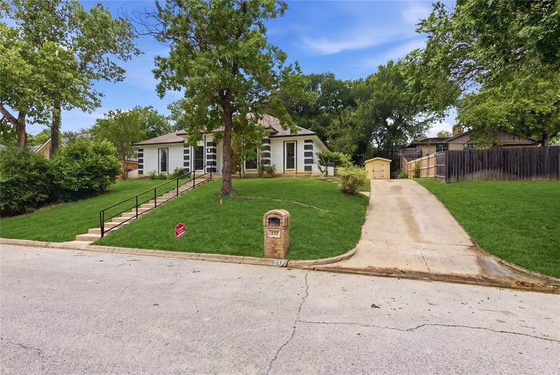 237 Bradford Drive, Hurst TX 76053 - Photo 34