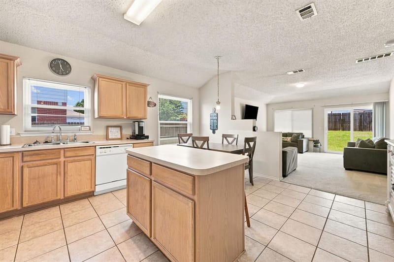 1409 Dundee Drive, Arlington TX 76002 - Photo 12