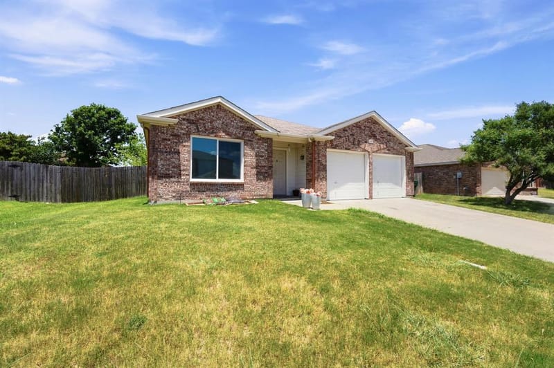 1409 Dundee Drive, Arlington TX 76002 - Photo 3