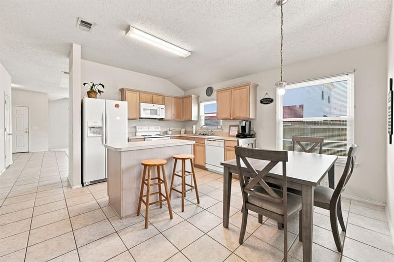 1409 Dundee Drive, Arlington TX 76002 - Photo 9