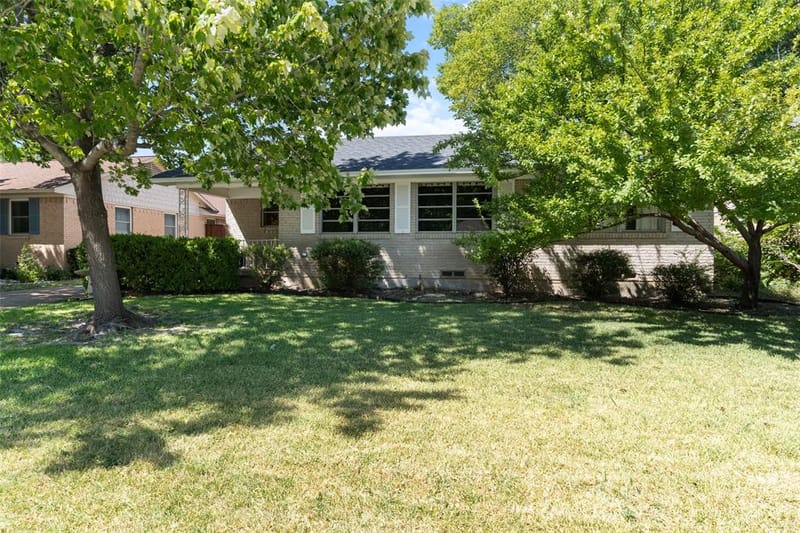 7103 Wake Forrest Drive, Dallas TX 75214 - Photo 2