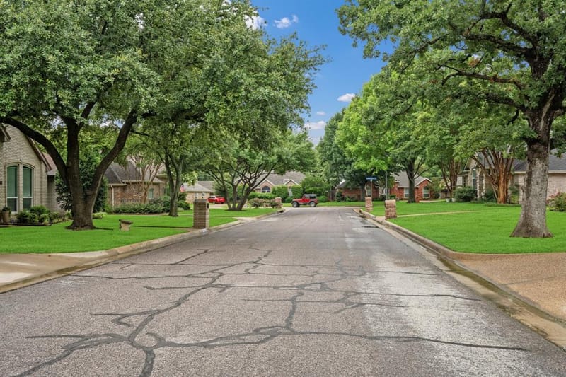 3317 Tiverton Court, Arlington TX 76001 - Photo 32