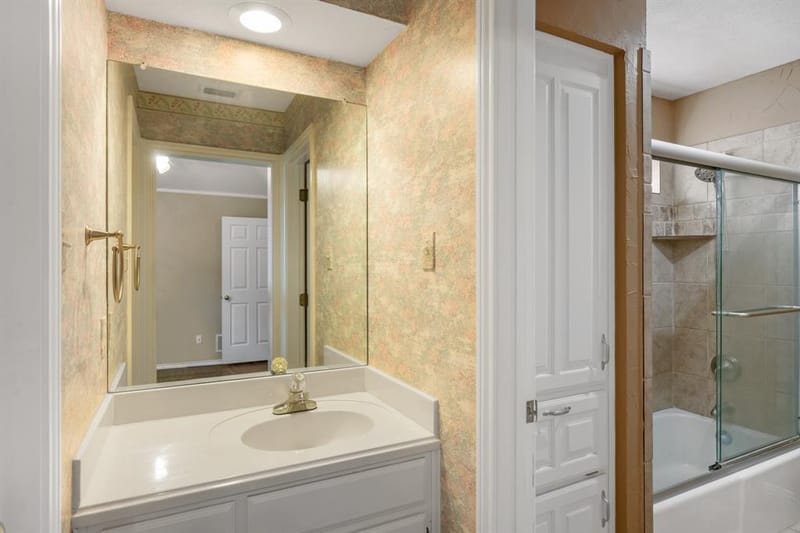 3317 Tiverton Court, Arlington TX 76001 - Photo 18