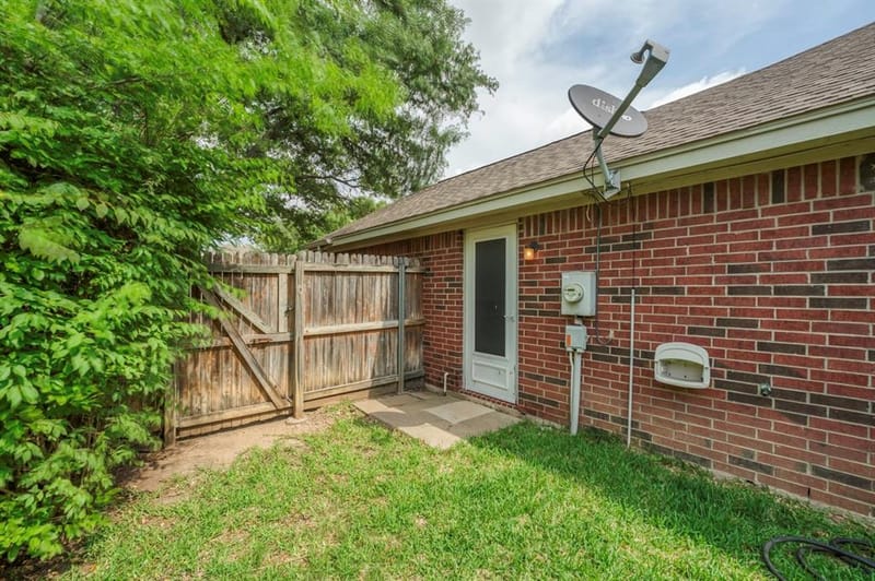 320 Shane Lane, Burleson TX 76028 - Photo 23