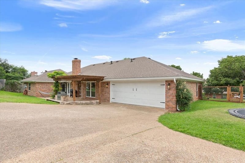 10025 Forest View Drive, Woodway TX 76712 - Photo 36