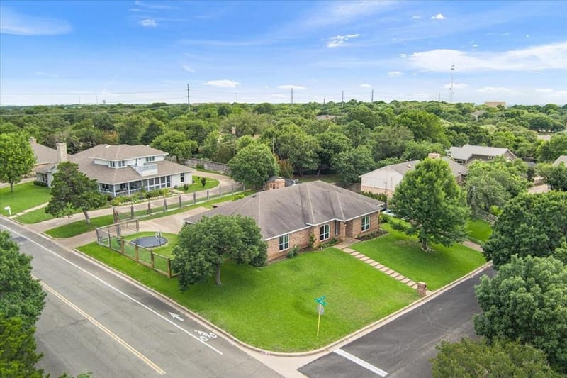 10025 Forest View Drive, Woodway TX 76712 - Photo 38