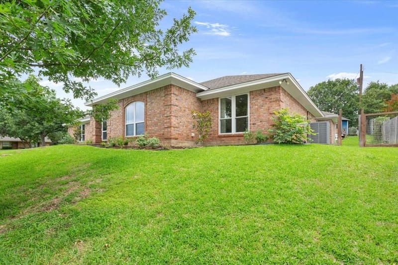 10025 Forest View Drive, Woodway TX 76712 - Photo 35