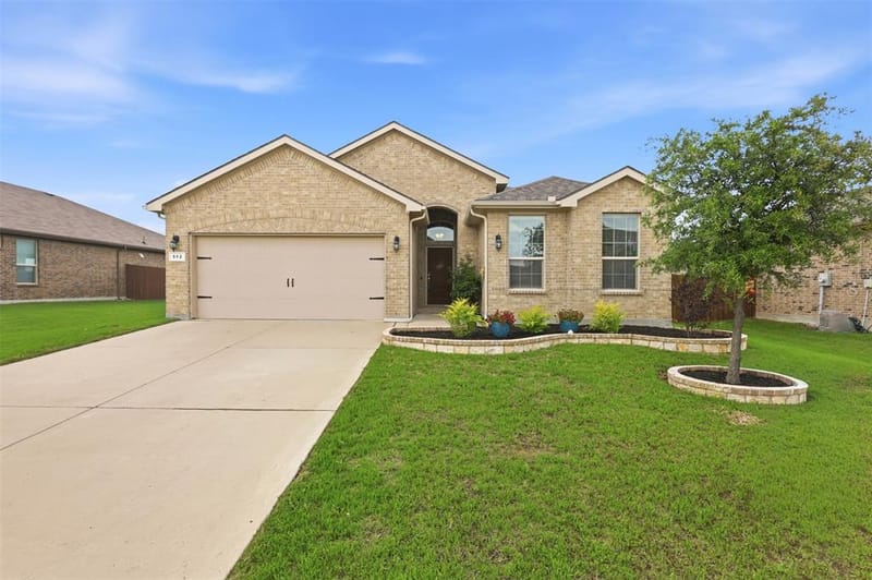 512 Dunster Lane, Saginaw TX 76131 - Photo 2