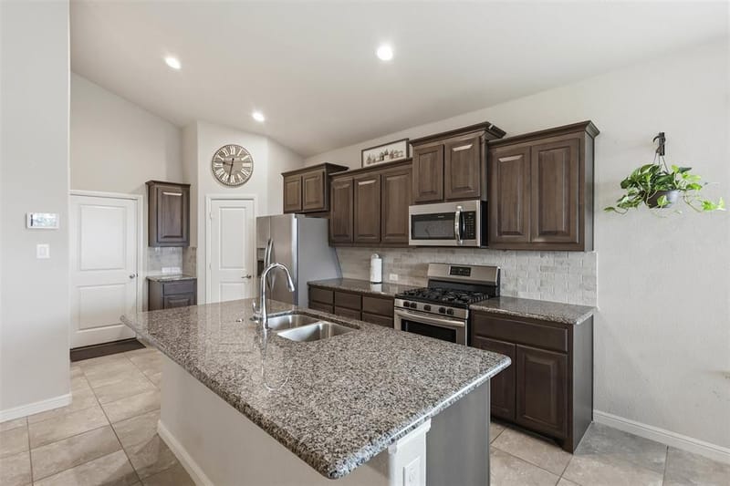 512 Dunster Lane, Saginaw TX 76131 - Photo 9