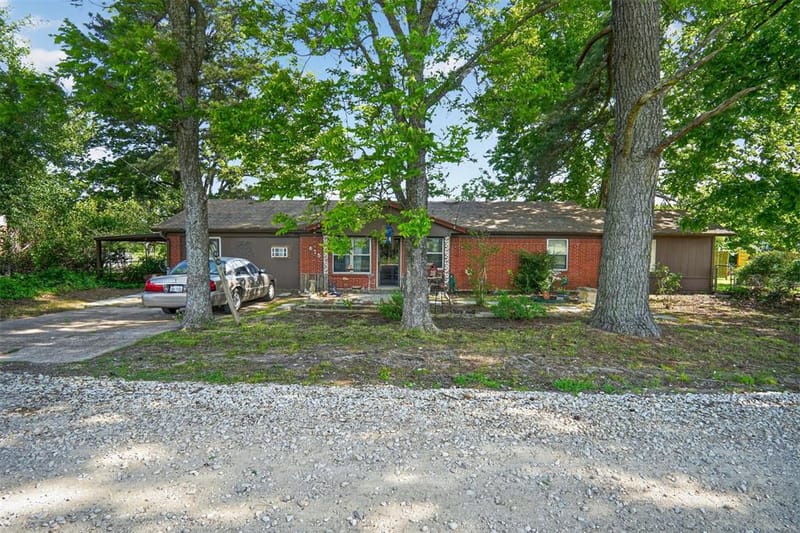615 W North Street, Blossom TX 75416 - Photo 2
