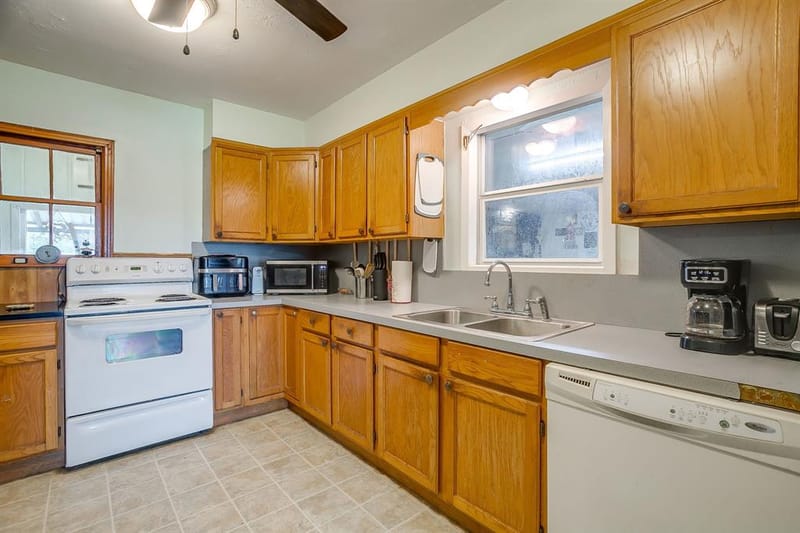 300 S Caddo Street, Lipan TX 76462 - Photo 13
