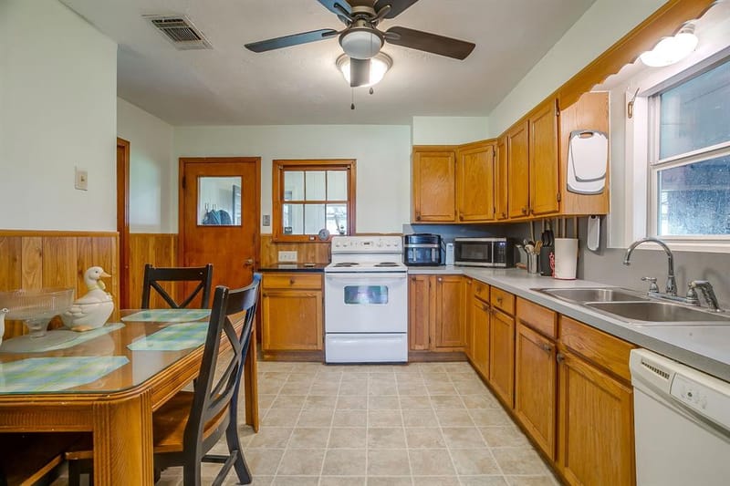300 S Caddo Street, Lipan TX 76462 - Photo 12