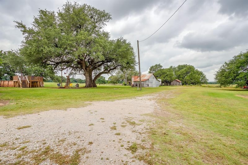 300 S Caddo Street, Lipan TX 76462 - Photo 32