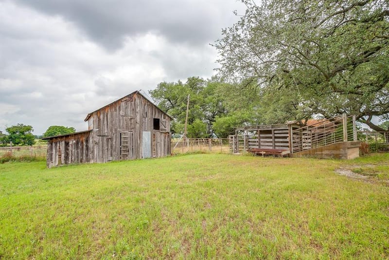 300 S Caddo Street, Lipan TX 76462 - Photo 37