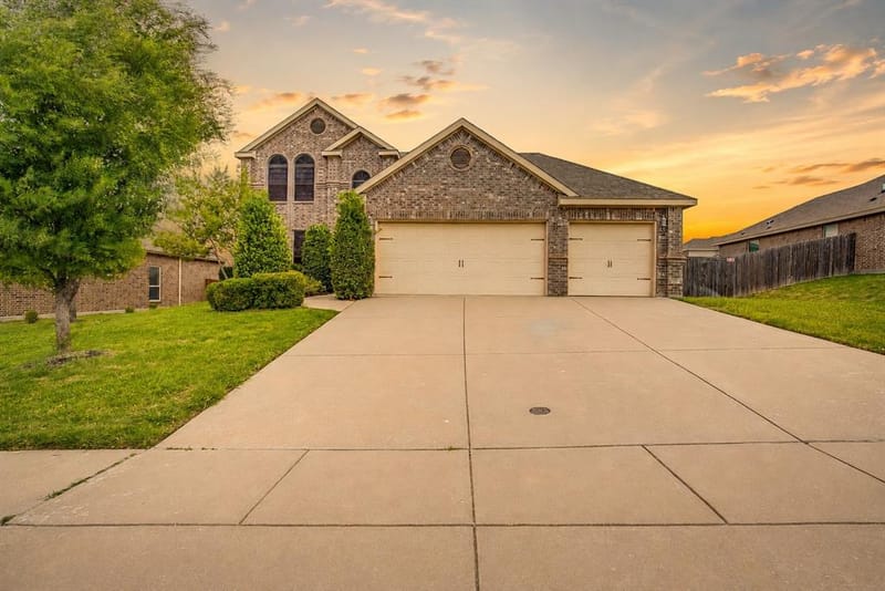 1537 Silverstone Drive, Weatherford TX 76087