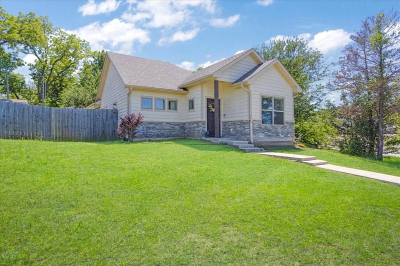 1226 W Elm Street, Denison TX 75020 - Photo 3
