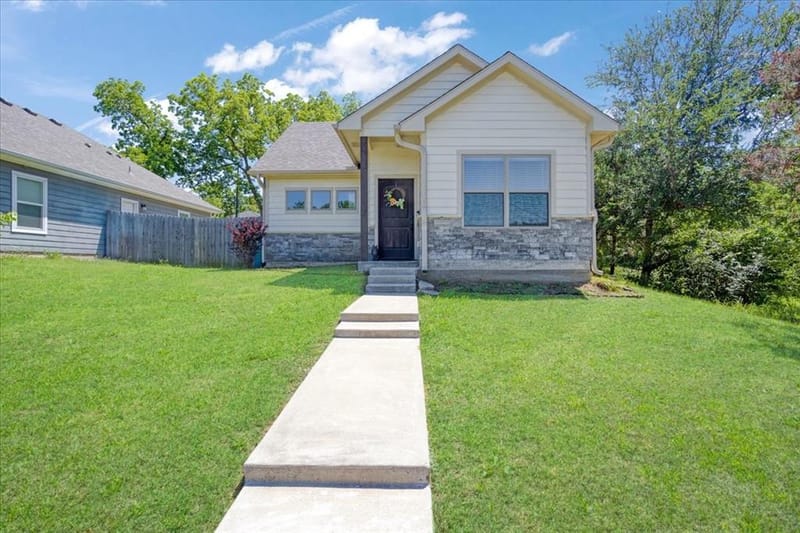 1226 W Elm Street, Denison TX 75020