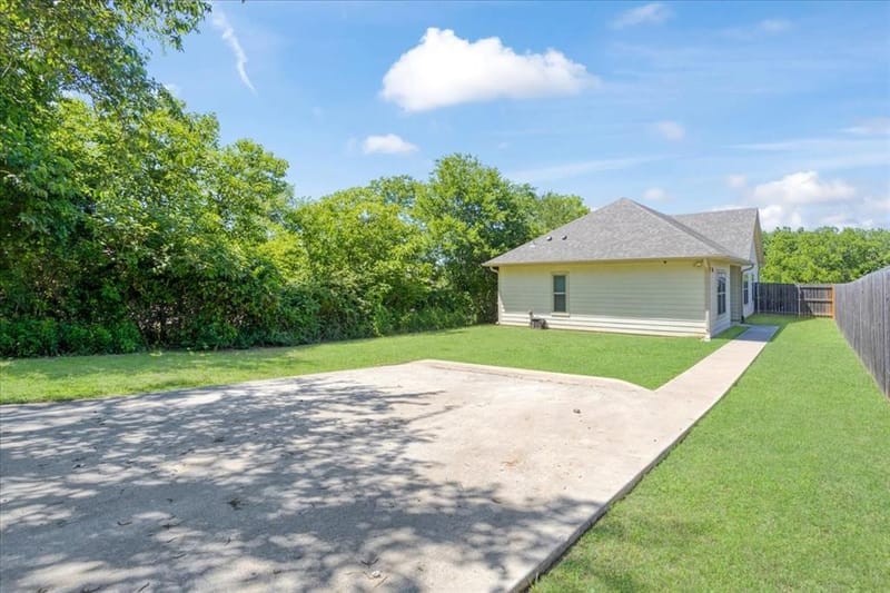 1226 W Elm Street, Denison TX 75020 - Photo 28