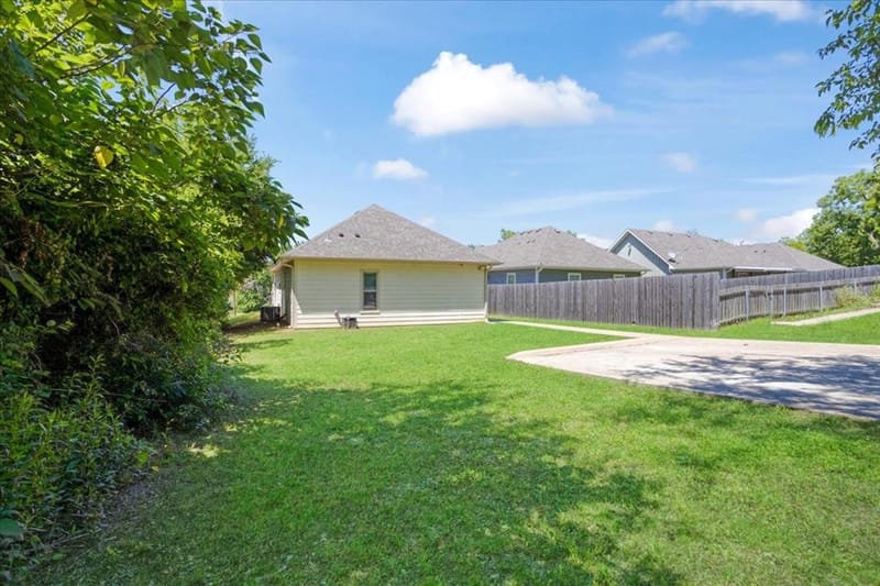1226 W Elm Street, Denison TX 75020 - Photo 29