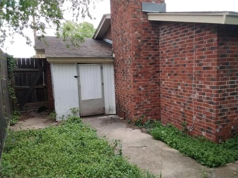 423 Columbia Circle, Irving TX 75062 - Photo 17