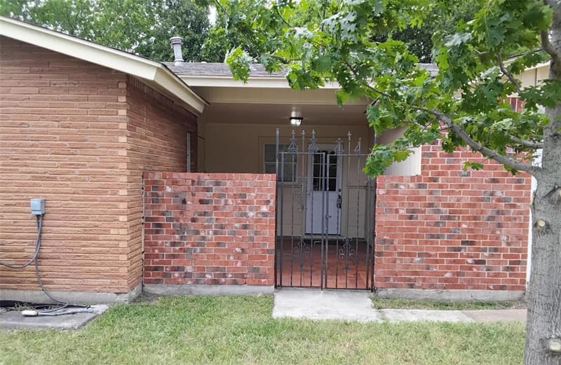 423 Columbia Circle, Irving TX 75062 - Photo 7