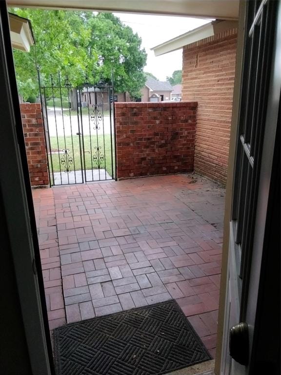 423 Columbia Circle, Irving TX 75062 - Photo 5