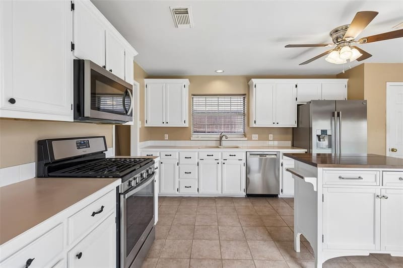1549 Waterford Drive, Lewisville TX 75077 - Photo 13