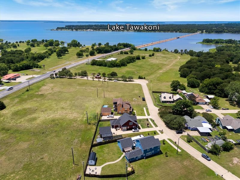 220 Swan Parkway, East Tawakoni TX 75472 - Photo 2