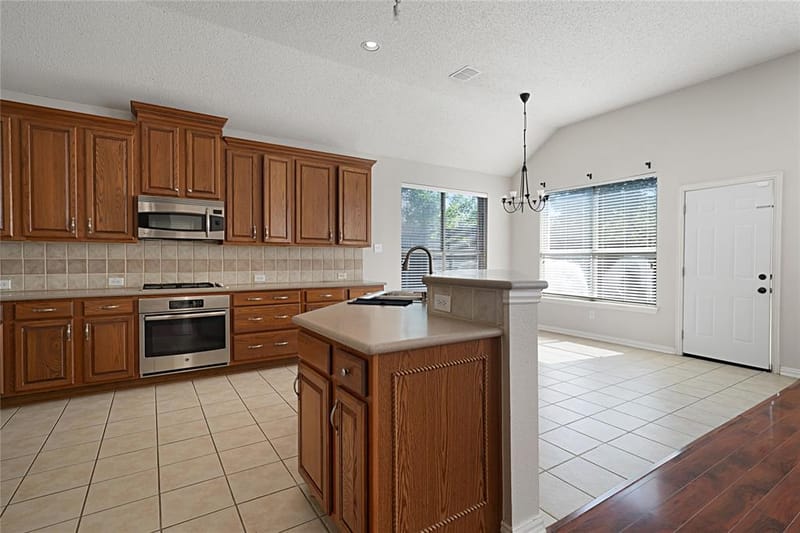 10910 Blackberry Lane, Frisco TX 75033 - Photo 6