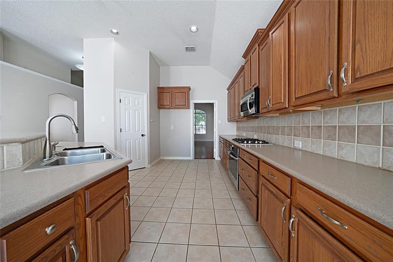 10910 Blackberry Lane, Frisco TX 75033 - Photo 7