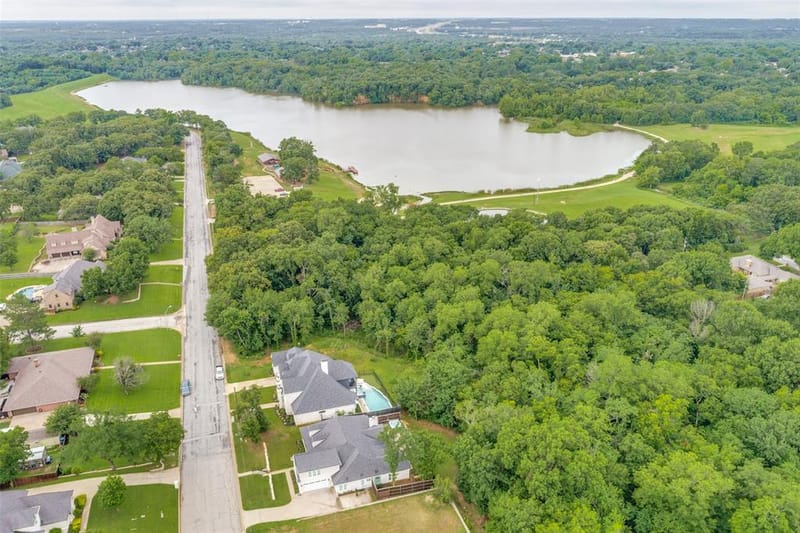 915 Waterloo Lake Drive, Denison TX 75020 - Photo 2