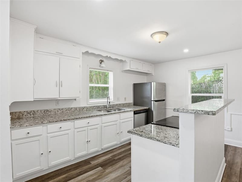 304 W Texas Street, Denison TX 75020 - Photo 7