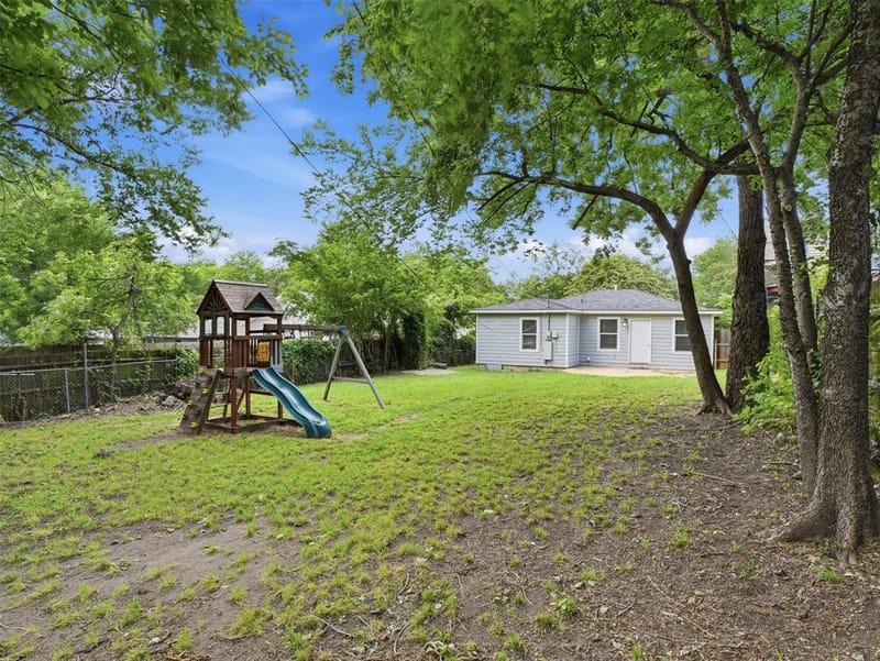 304 W Texas Street, Denison TX 75020 - Photo 25